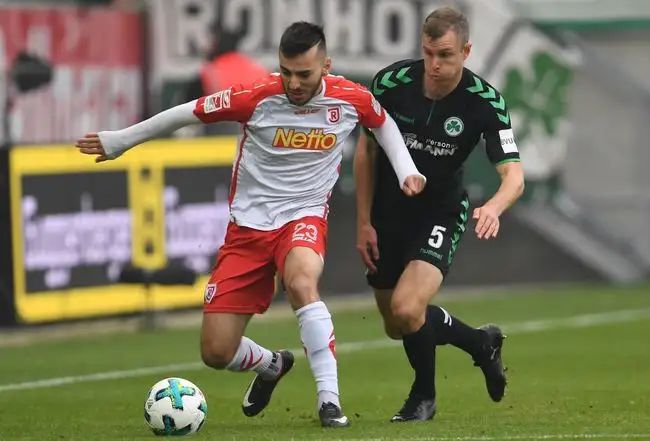 她的发球不 她的发球不